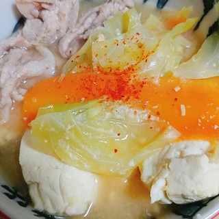 キャベツ　豆腐　ニンジンの豚汁